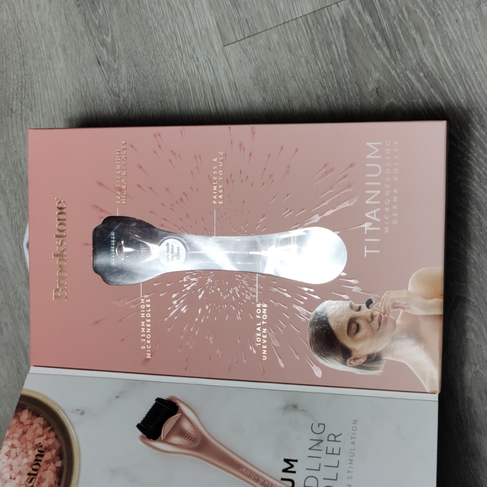 NIB Brookstone Titanium Microneedling Derma Facial Skincare Roller - Picture 3 of 8